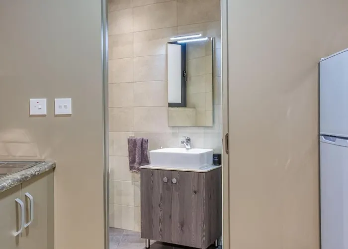 Homey In The Heart Of Qormi Village Apartament Santa Vennera