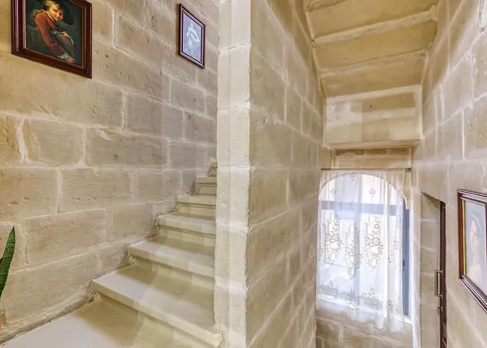 Homey In The Heart Of Qormi Village Apartament Santa Vennera