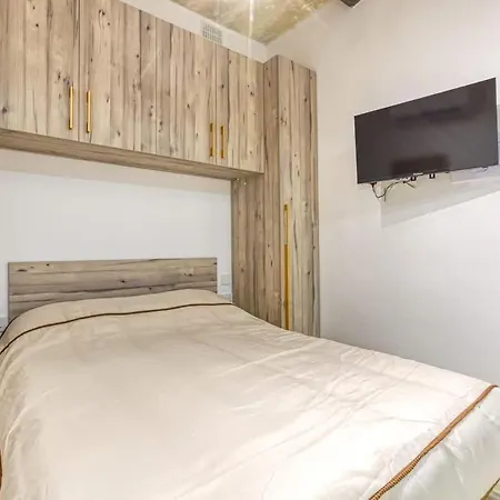 Apartment Modern Retreat Near City Square With Easy Transport *