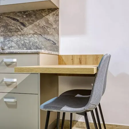 Modern Retreat Near City Square With Easy Transport *