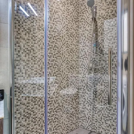 Modern Retreat Near City Square With Easy Transport *