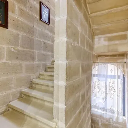 Homey In The Heart Of Qormi Village Appartement Santa Vennera